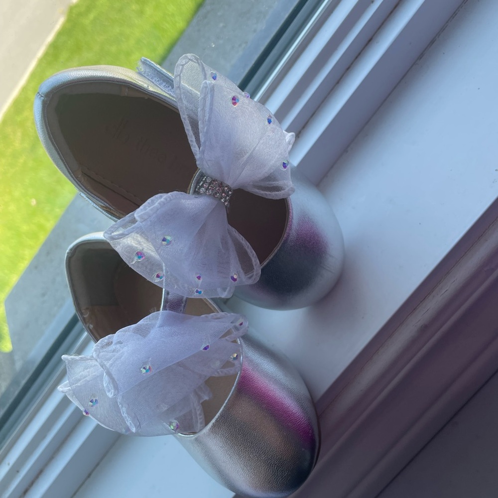 Silver Dress Shoes with Bow Detail
